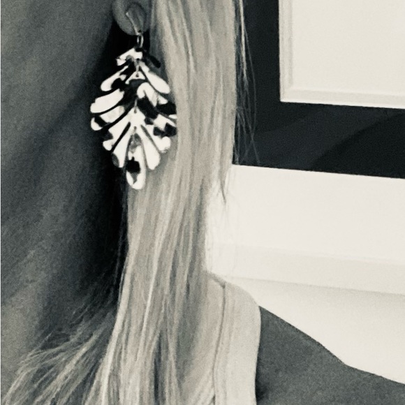 NWT  St Armand’s Designs of Sarasota Lucite Palm Leaf Earrings - Picture 5 of 5